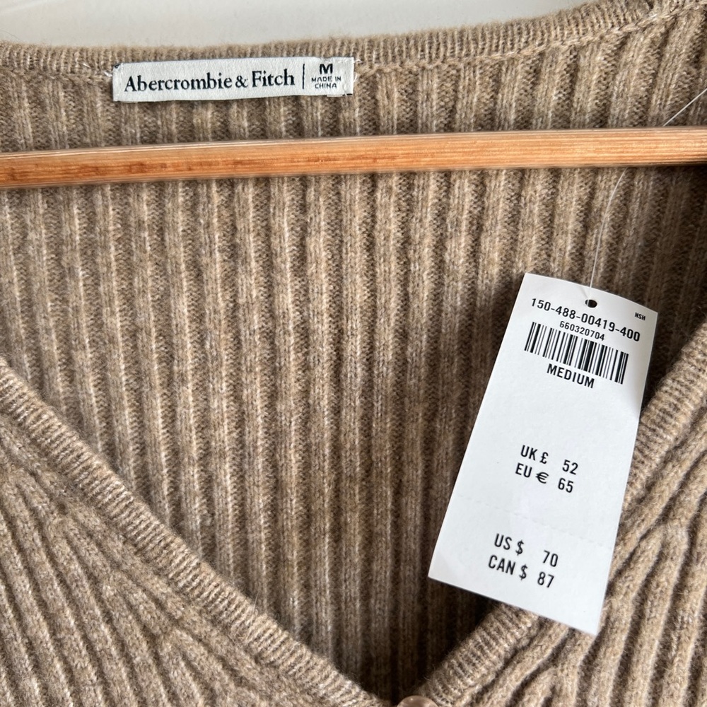 Abercrombie & Fitch Ribbed V-Neck Cardigan - Picture 5 of 5
